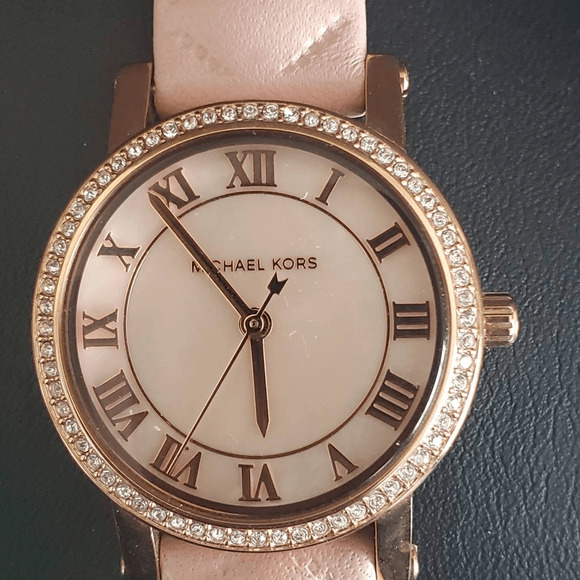 Michael Kors Women's Petite Norie Mother of Pearl Dial Watch MK2683 NWOT - Picture 3 of 10